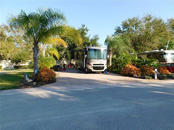 2nd image of 6907 Amanda Vista Cir