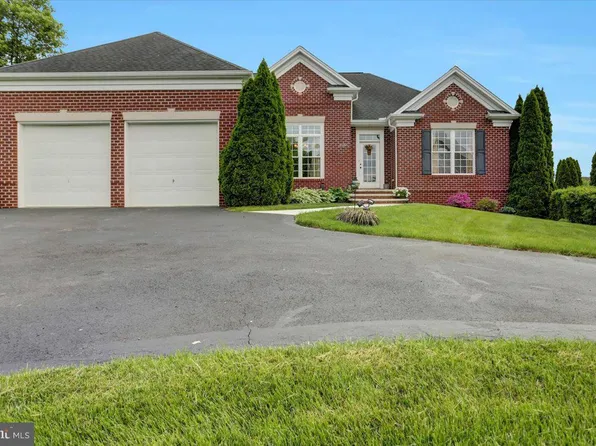 2284 Grove Meadow Ln, Greencastle, PA 17225