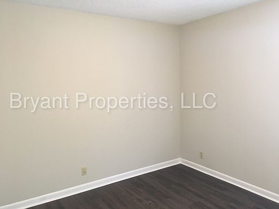 3rd image of 214 Ewing Dr #A