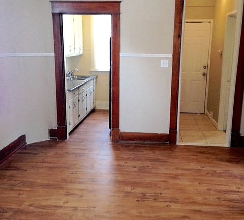 5th image of 6922 Noble Ave