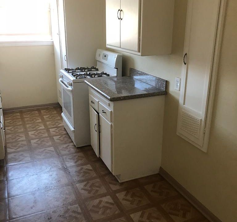 2nd image of 2292 Long Beach Blvd
