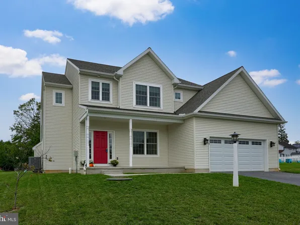 110 Fairhill Dr, Lancaster, PA 17602