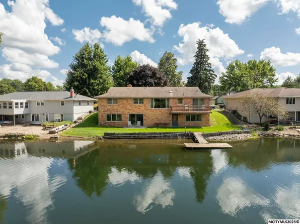 1726 Springview Dr, Mason City, IA 50401