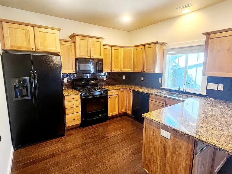 101 Stone Fly Dr — Photo 4