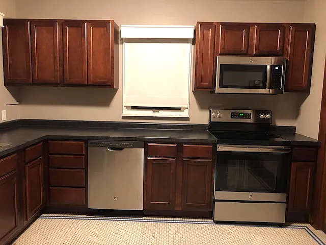 3 bed, 1800 sqft, $2,400 — Photo 3