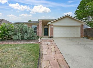 1123 Greenview Ln, Kennedale, TX 76060