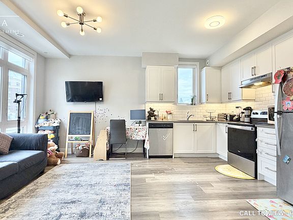 3rd image of 1 Bond Cres #5