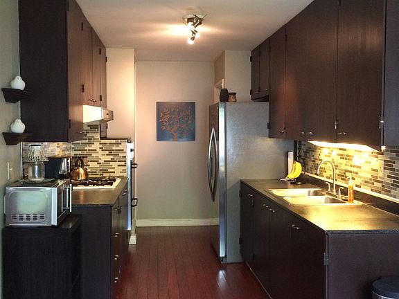 3rd image of 1960 Brookmede Dr