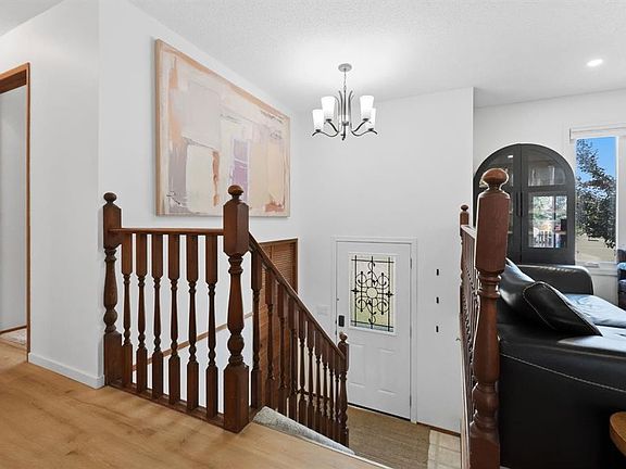 3rd image of 53 E Reeves Cres