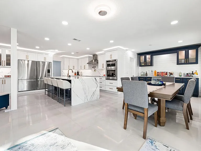 2500 Monterey St — Photo 9