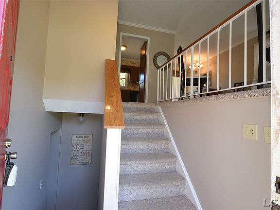 2nd image of 208 S Colebrook Dr