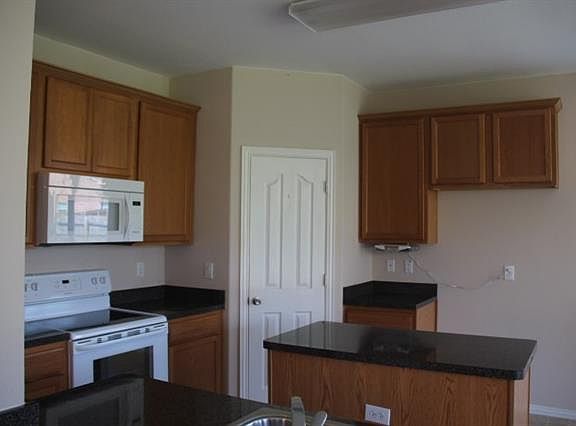 5th image of 2116 Rockport Dr