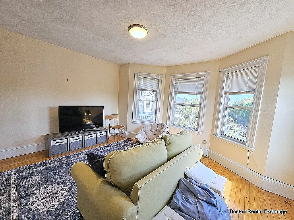 Building Photo - 757 Somerville Ave #3