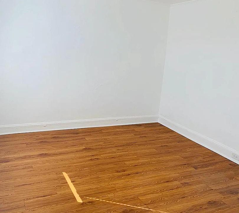 1st image of 723 Melville Ave