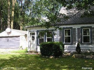 22104 Berg Rd, Southfield, MI 48033