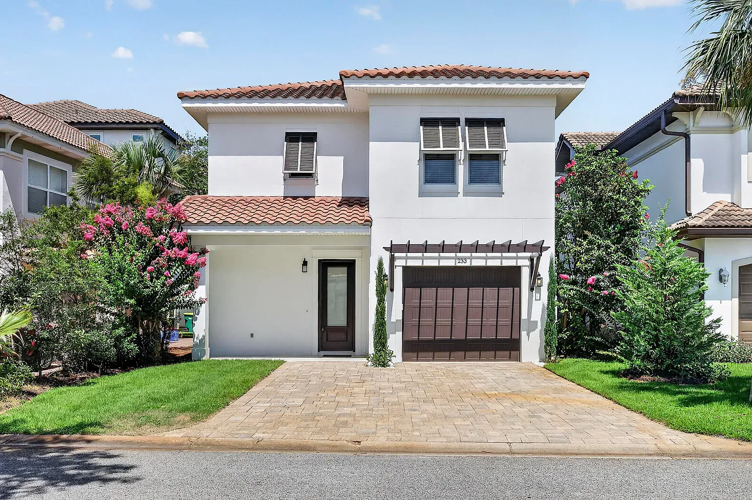 3 bed, 3.5 bath, 2060 sqft, $3,100 — Photo 1