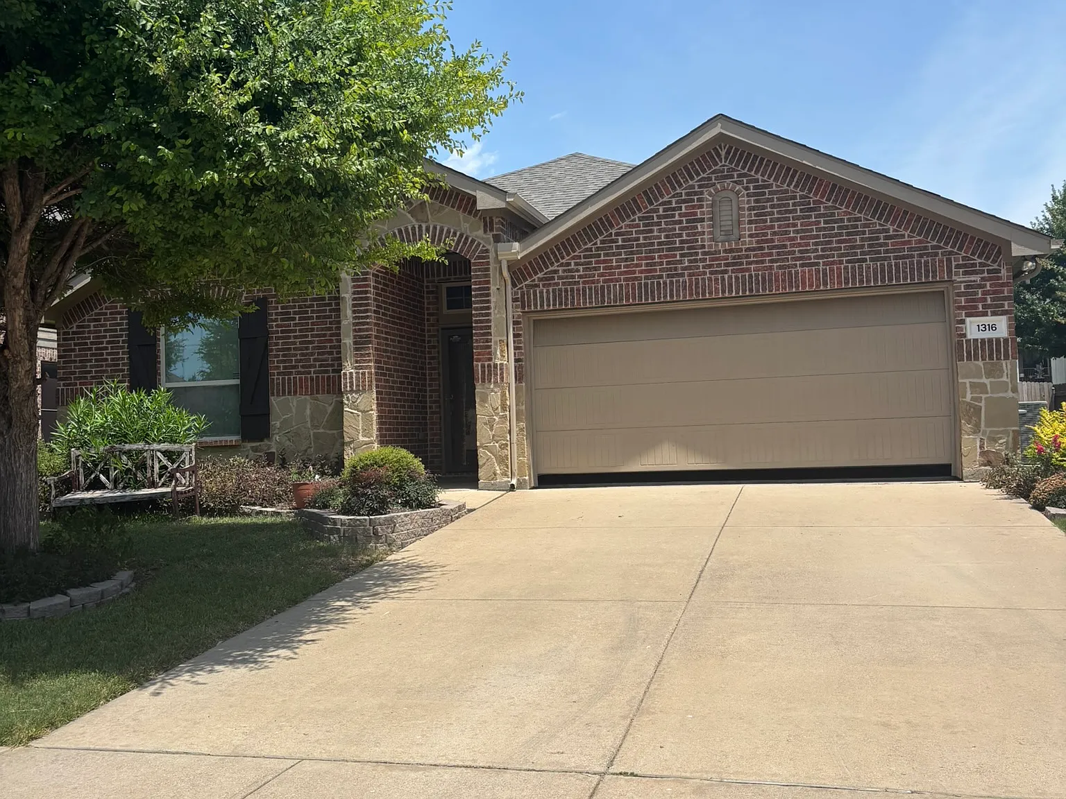 4 bed, 2001 sqft, $2,500 — Photo 1