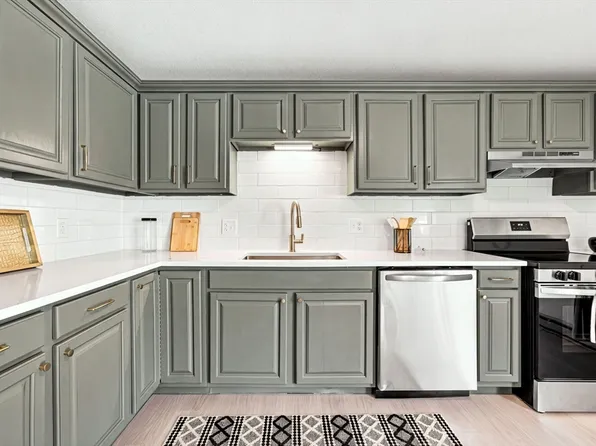 283 Fuller Rd APT K, Chicopee, MA 01020