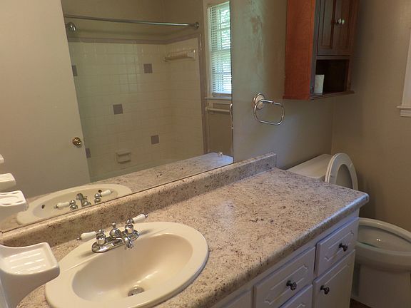 4th image of 934 Pineglen Dr