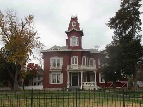 211 W Prescott Ave, Salina, KS 67401