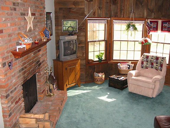 Family Room w/ Fireplace