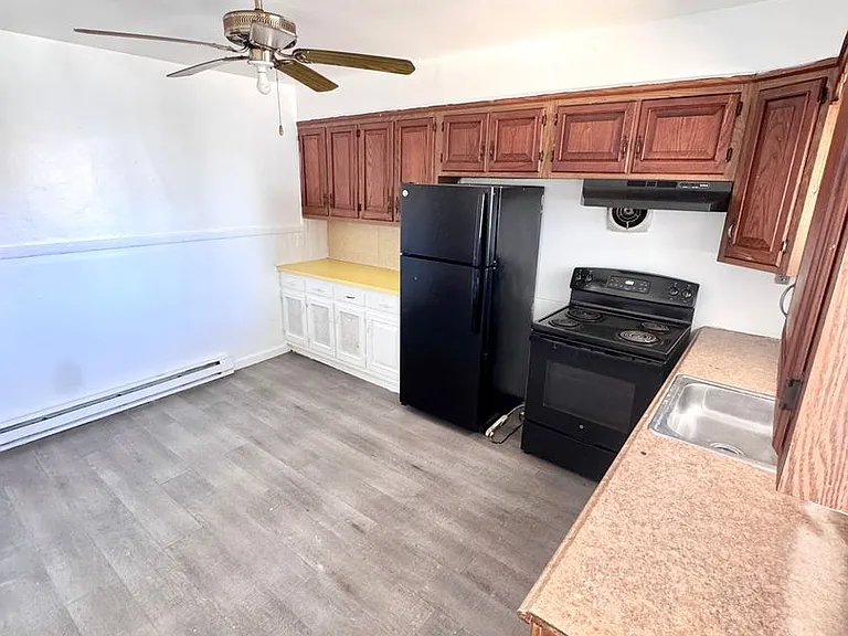535 W Tilghman St — Photo 11