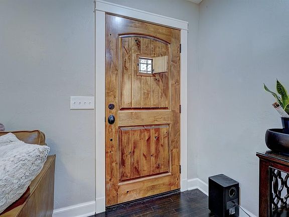 5th image of 317 W Beech Ave