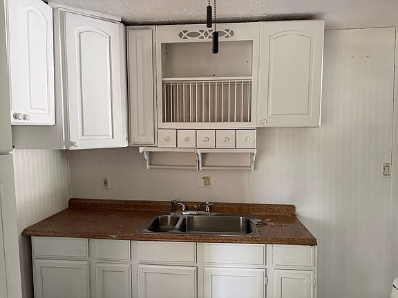 2nd image of 1163 Colonial Dr
