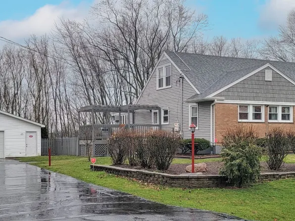 323 Burnett Ave, Lake Villa, IL 60046