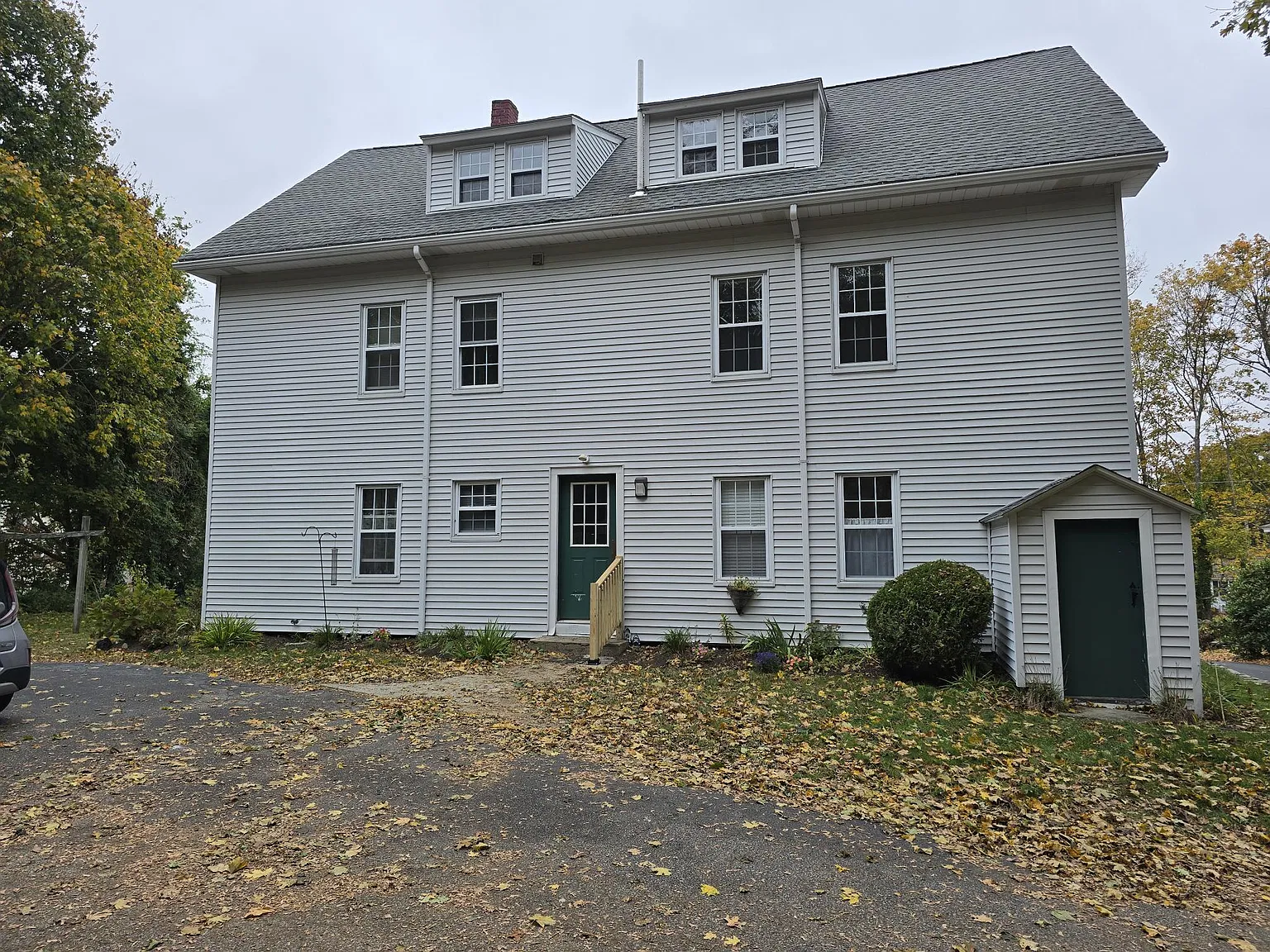 186 Beach St — Photo 3