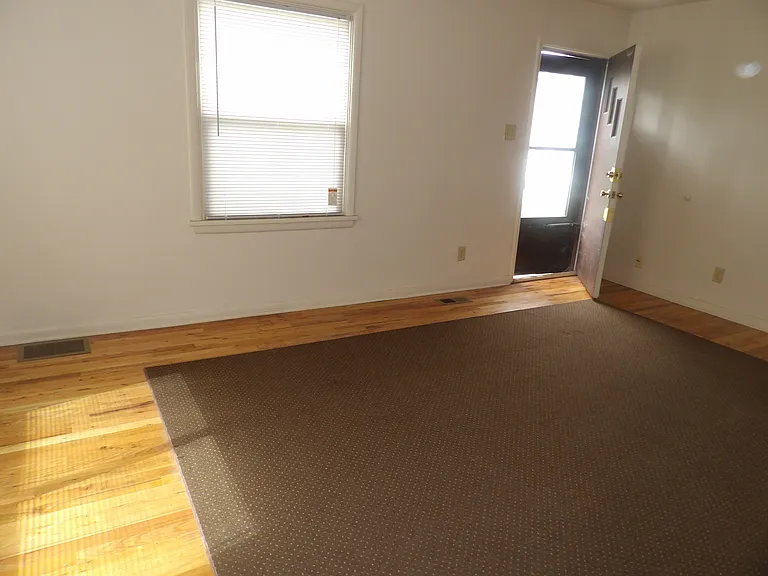 1501 N Cedar St — Photo 12