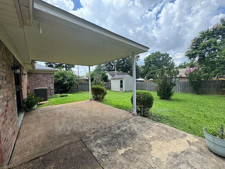 4811 Barkshire Dr — Photo 12