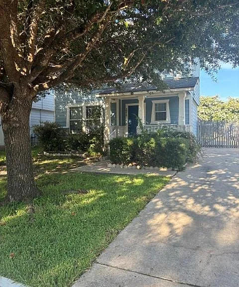 2216 Bluffstone Dr — Photo 1