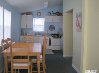 47 Cottage Rd, Baiting Hollow, NY 11933