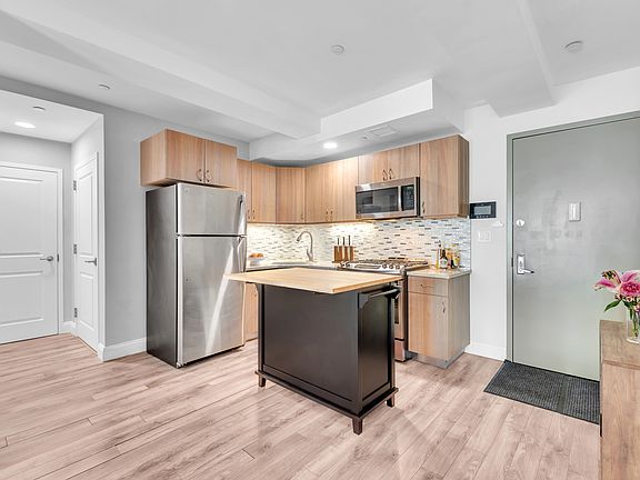 5th image of 2818 Astoria Blvd #202