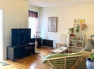 24-25 28th St #33, Astoria, NY 11102