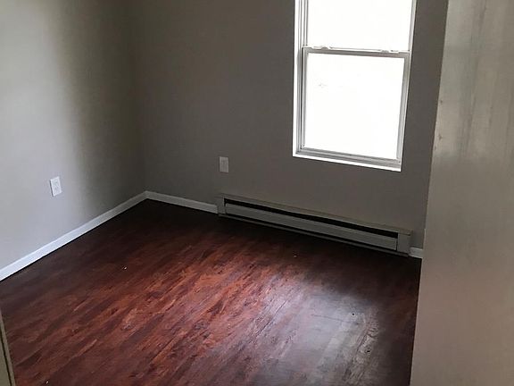 3rd image of 307 Laurel St #307