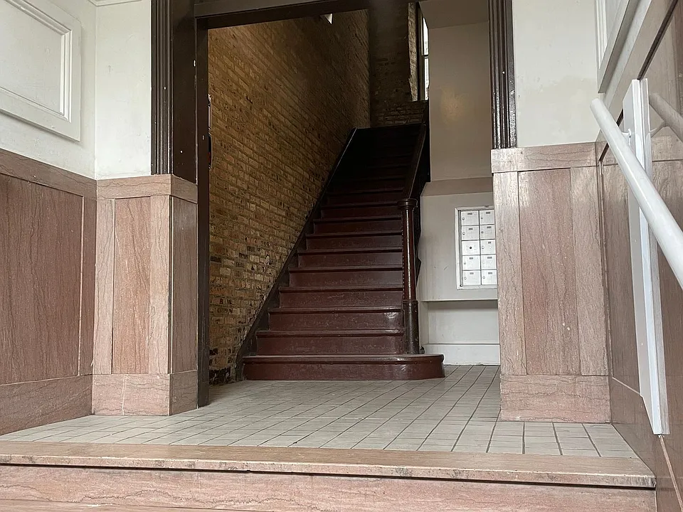 Building Photo 3