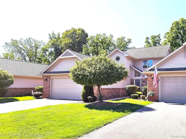 3084 Rivers Edge Dr, Wayne, MI 48184