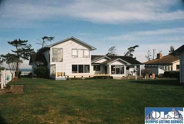 470 Marine Dr photo 1