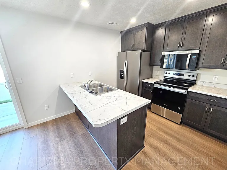 Tunis Drive Townhomes — Photo 18