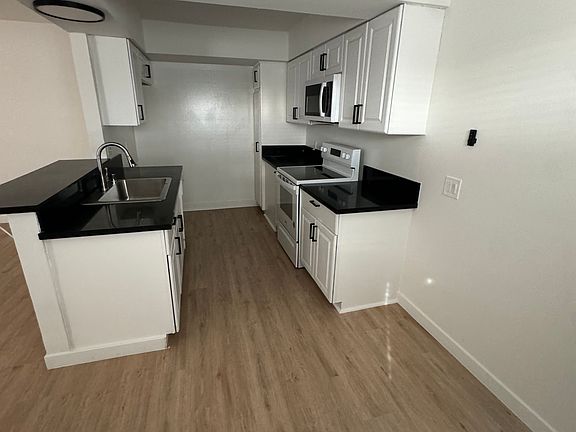 3rd image of 14931-1 Roscoe Blvd #31