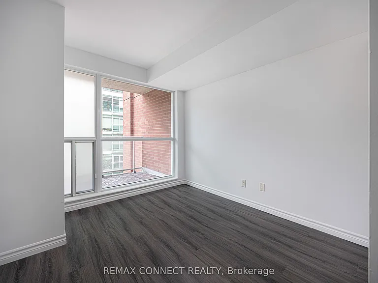 230 King St E #710 — Photo 11