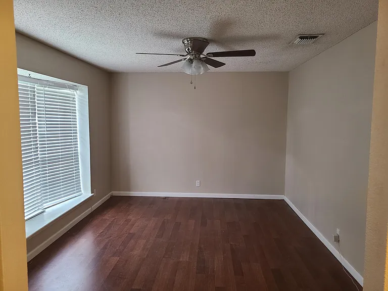 8406 Glen Echo — Photo 3