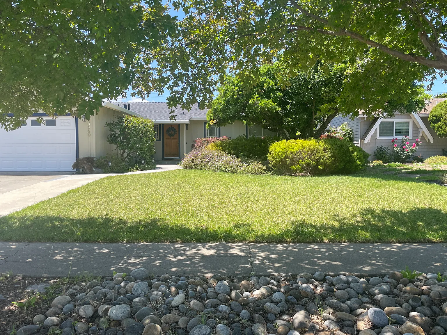 3 bed, 1464 sqft, $4,900 — Photo 1