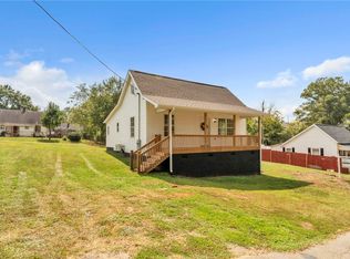 25 Green St, Pelzer, SC 29669