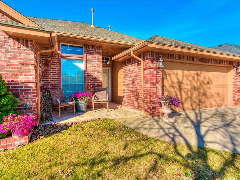1st image of 137 SW 132nd Pl
