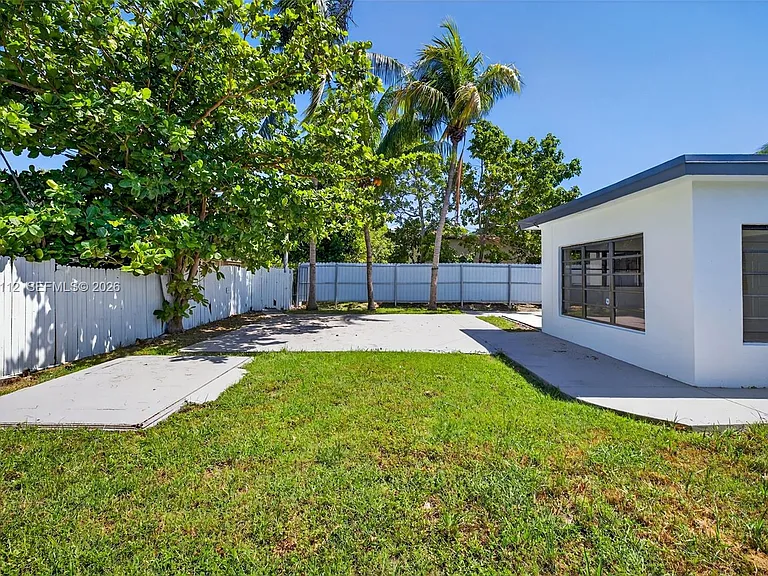 17150 NE 18th Ave — Photo 31
