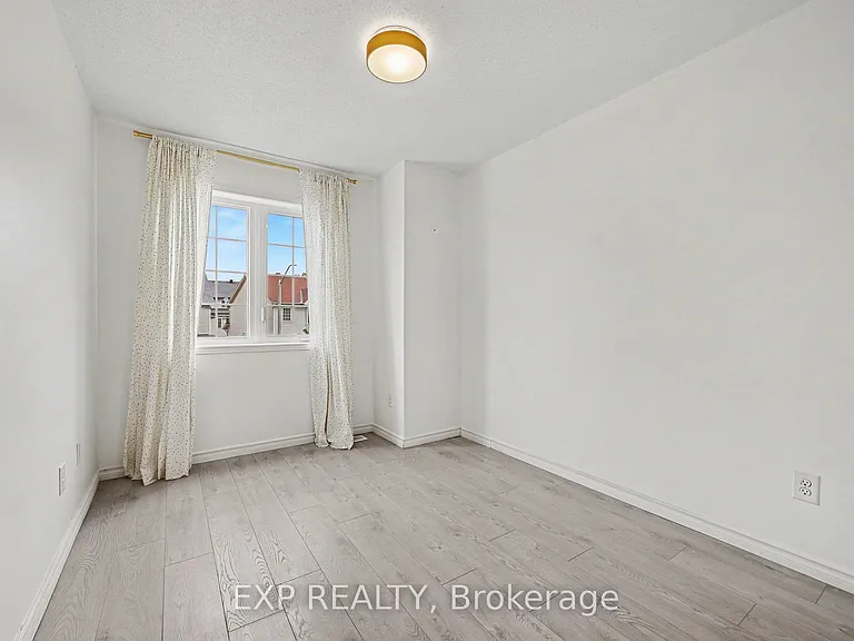 218 Rolling Meadow Cres — Photo 17