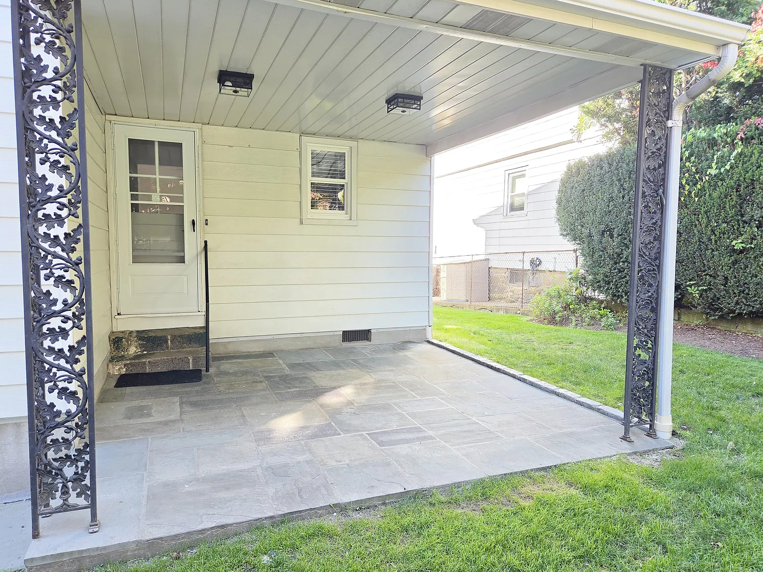 2 bed, 1000 sqft, $3,900 — Photo 3
